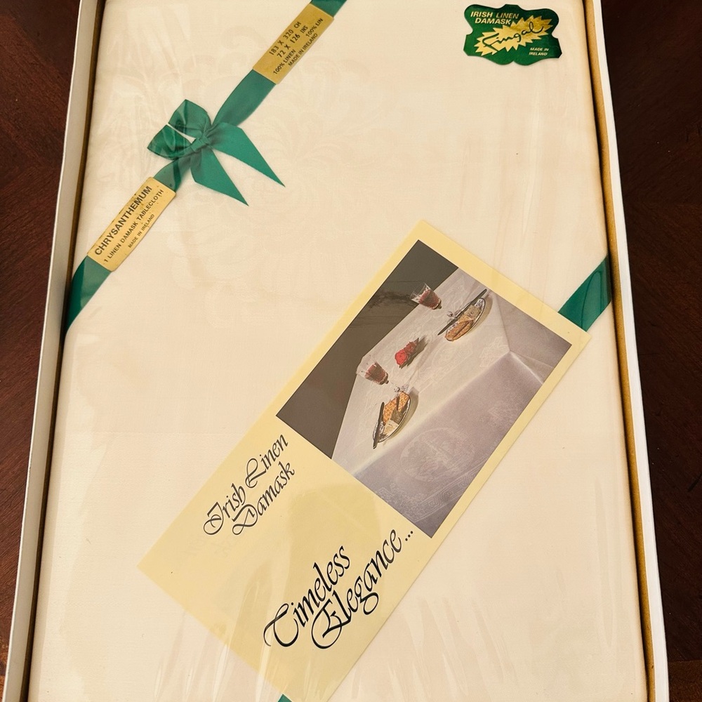 100% white Linen Damask Tablecloth Made in Ireland w/box Never Used